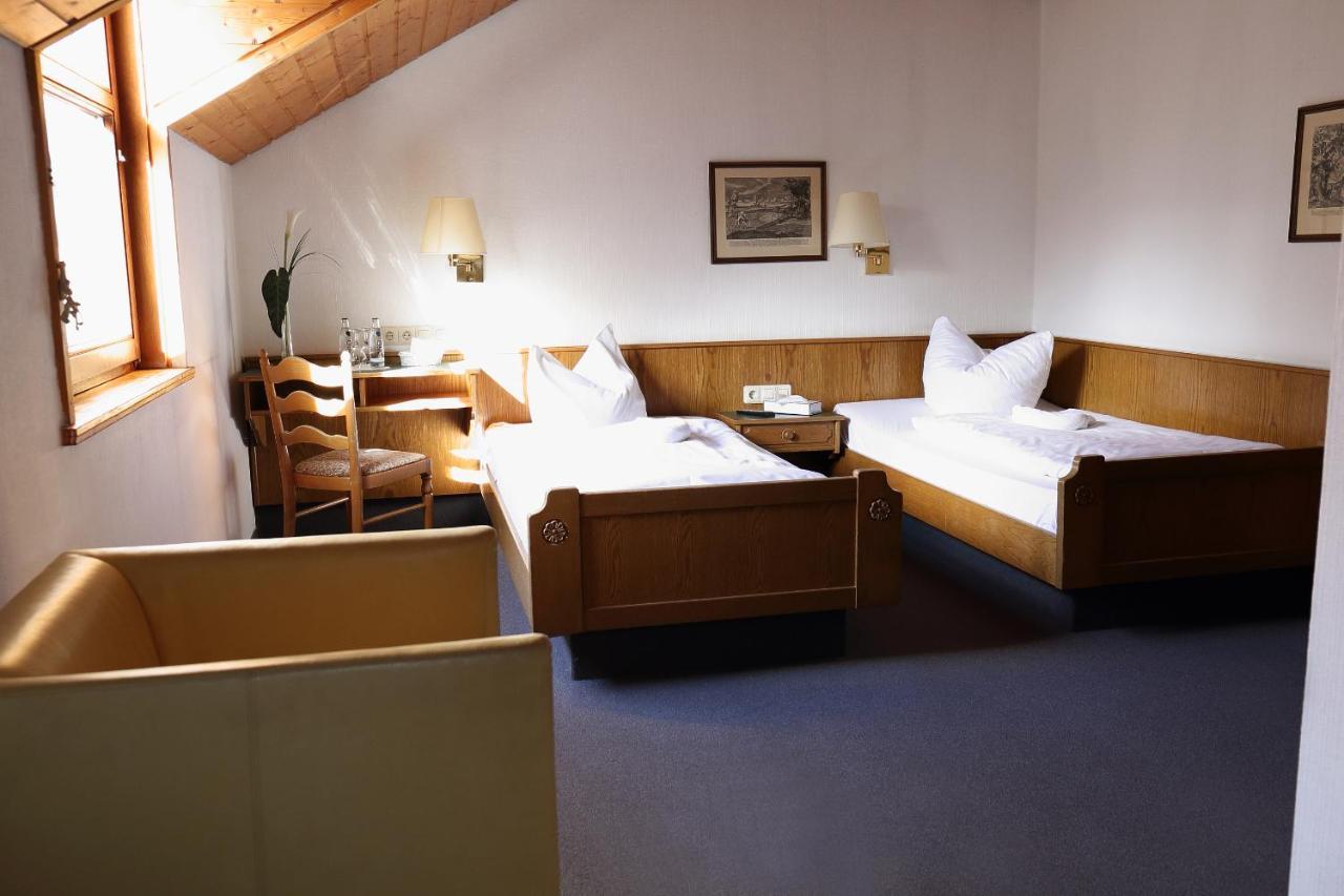 Autobahnraststatte Und Hotel Riedener Wald Ost Hausen  Exteriér fotografie