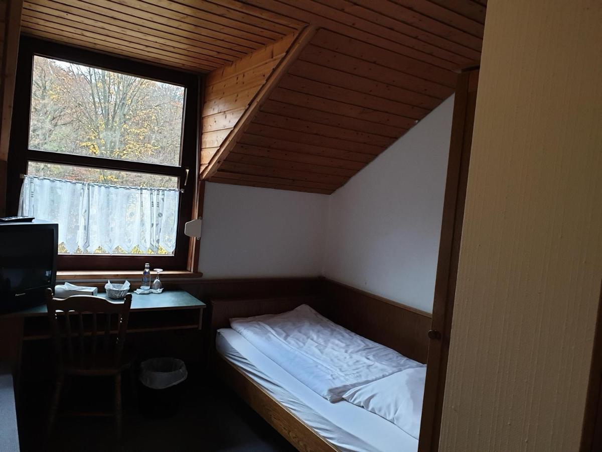Autobahnraststatte Und Hotel Riedener Wald Ost Hausen  Exteriér fotografie